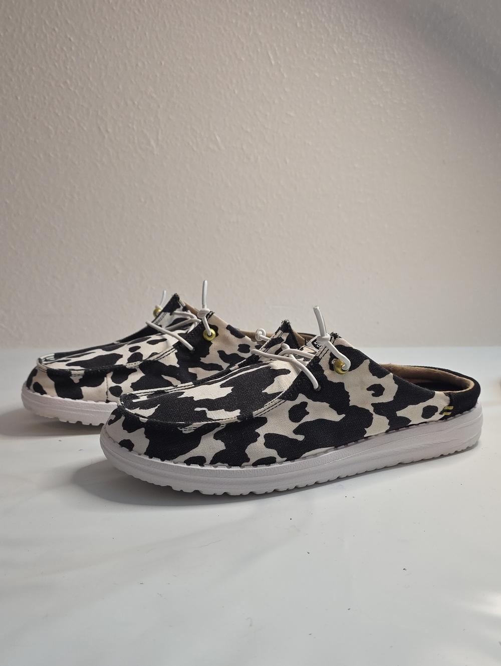 HEY DUDEWENDY SLIP CLASSIC COW PRINT MULES WORN ONCE CLEAN CUTE LADIES 9 VGUC